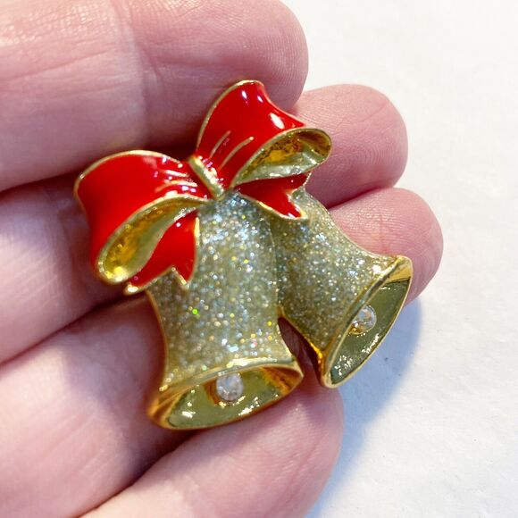 Vintage Avon Christmas Bell Brooch Goldtone Red Enamel & Rhinestones Festive Pin - Picture 3 of 6